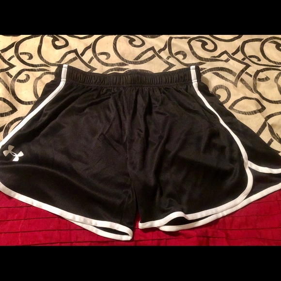 Ladies Under Armour Heatgear running shorts - Picture 1 of 2
